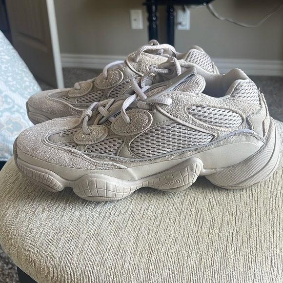 Yeezy 500 - Picture 2 of 9